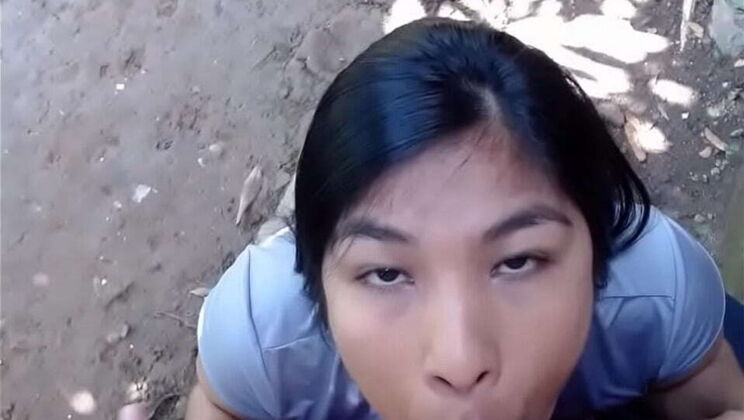 Alexachris20 Gives Zeuslatino2 a Blowjob in the Park