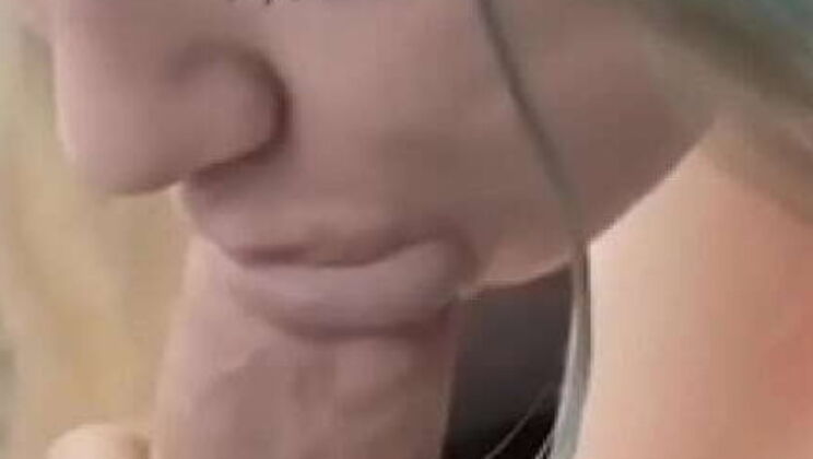 Teen Girl Sucks Big Dick in Car