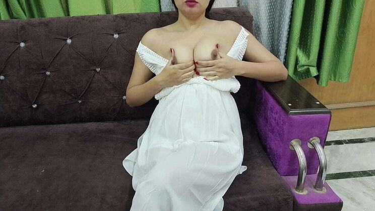 Desi Indian Girlfriend with Milky Boobs Fucked Hard by Boyfriend for New Year 2025 Gift - Saarabhabhi6