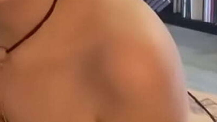 Hot Couple Fucks Wild on the Couch - Big Cock and Pawg Action