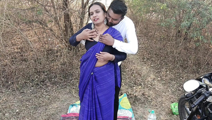 Hot Indian Bhabhi Full Nude Jungle Sex in HD - Outdoor Missionary & Doggy Style