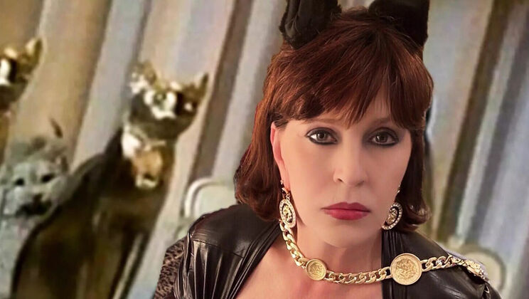 Granny Catwoman Fucks Hard: Lick My Pussy & Make Me Cum - Homemade Amateur MILF