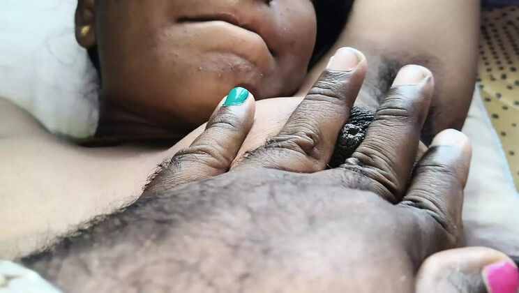 Tamil Girl Fingering Her Tight Pussy - Desi Bhabhi Gets Fingered Deep