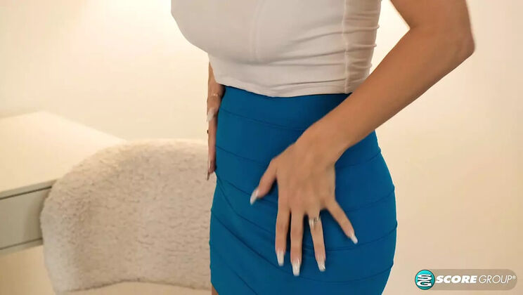 Hot MILF Sadie Rose Fingers Her Wet Pussy - Big Tits Blonde Solo Action