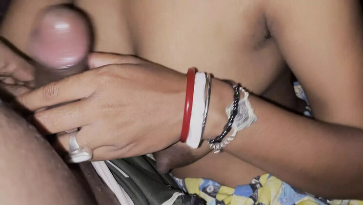 Bengali Boudi Hot Homemade Sex - Fingering & Creamy Finish - Desi Village Bhabhi