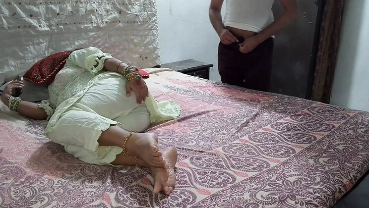 Desi Mom QueenbeautyQB Shares Bed - Rough Doggy & Big Ass Riding in Homemade HD