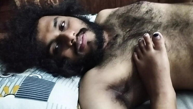 Mallu girl Vaishnavy gives hot footjob and handjob with deep kissing and boobs show