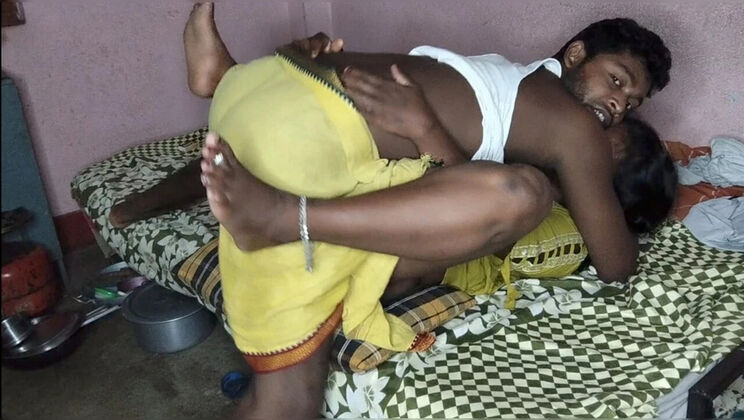 Hot Desi Bhabhi Fucked Hard By Old Man - Indian Mature Sex