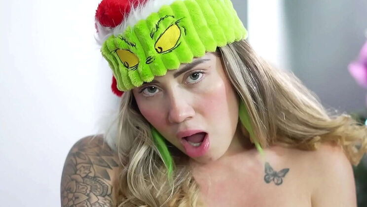 Horny Christmas Roleplay: Sara Blonde Gets Hardcore Anal & Rough Sex with The Grinch