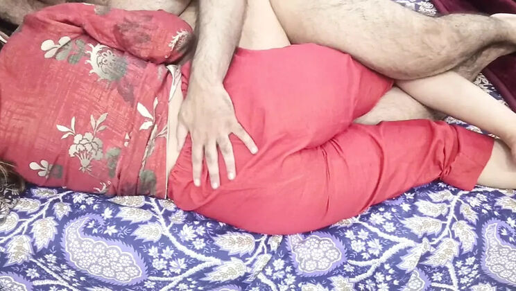 Hot Desi Housewife Gets Creamy Pussy Fucked Hard by Big Cock - Pakistani Couple