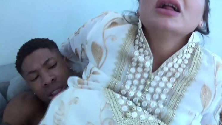 Arab Wife Takes BBC Threesome - Hot Amateur Cuckold Action