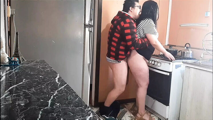 BBW Kelly Mom Gets Fucked Hard by Stepdad in Kitchen - Almost Caught by Mom!