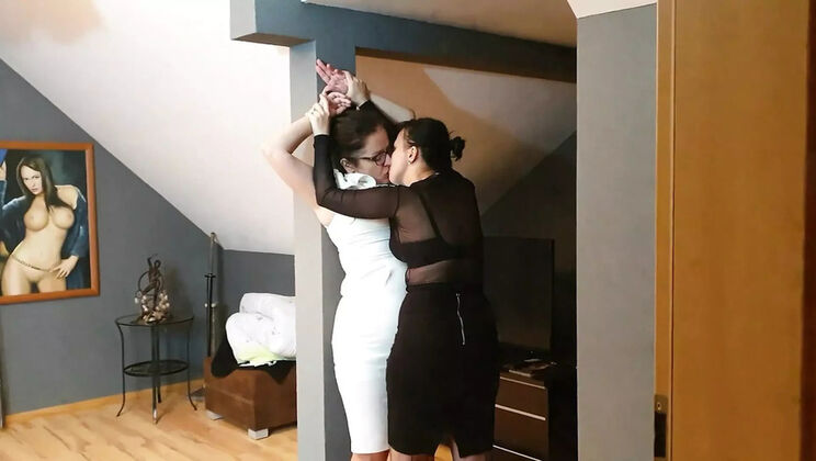 Amateur MILF Lesbians Kinky Afternoon Fuck in Stockings