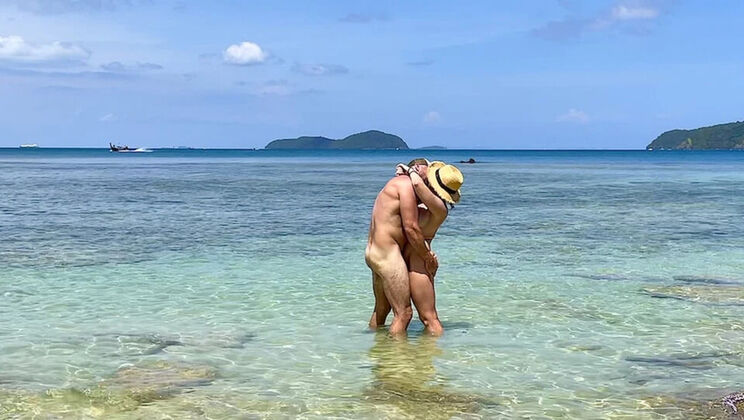 Amateur MILF Fucks on Thailand Beach - Big Tits Outdoor Sex with BoobznBonerz