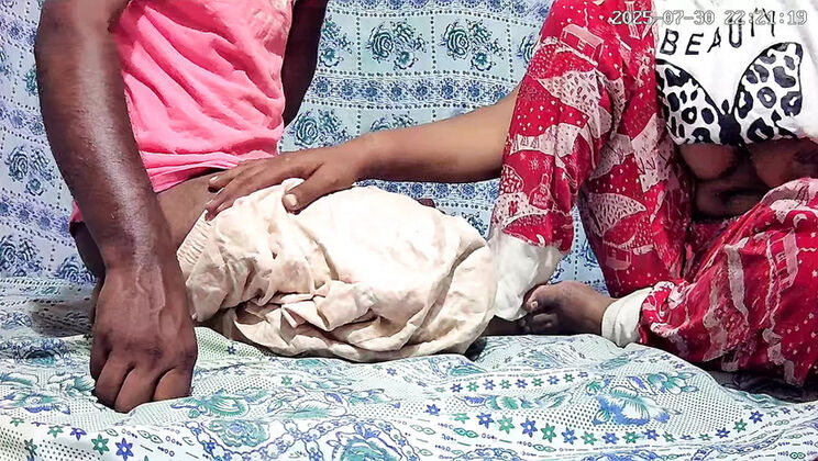 Brother-in-law fucks sister-in-law in hotel room at night - Desi bhabhi sex with young guy