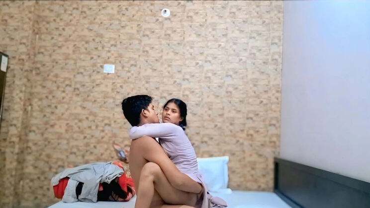 Desi Bhabhi Hot Chudai with Sunny Indian House Maid