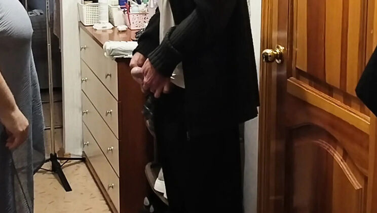 MILF Mother In Law Fucks The Courier For Payment - Blowjob, Doggystyle & Cumshot