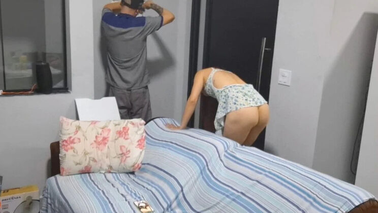 Slutty Teen Shows Off Her Big Ass Without Panties For Net Technician