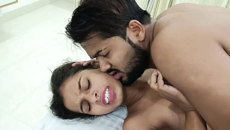 Indian Girl Hardcore Sex with Boyfriend - Rough Desi Bhabhi Blowjob & Doggy Style