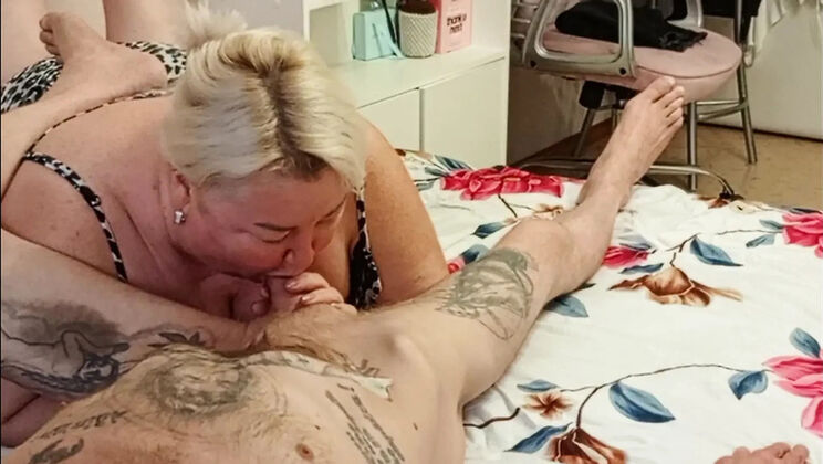 Zona901 Loves Cumming in Her Neighbor's Throat - Deep Throat Blowjob & Cum Swallowing MILF