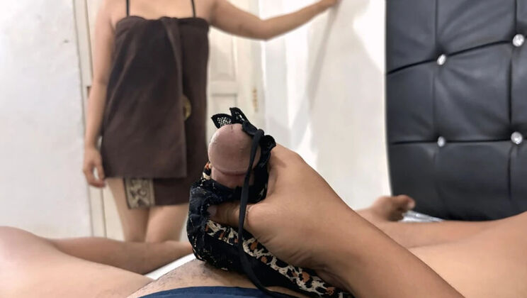 Naughty Indonesian MILF Clarelia Caught Masturbating With Panties By Step-Nephew Jamsen - Hot Homemade Sex