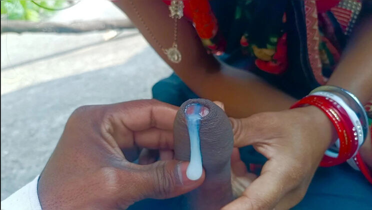 IndianSoni Bhabhi Outdoor Blowjob - Cum in Mouth Desi Homemade Sex