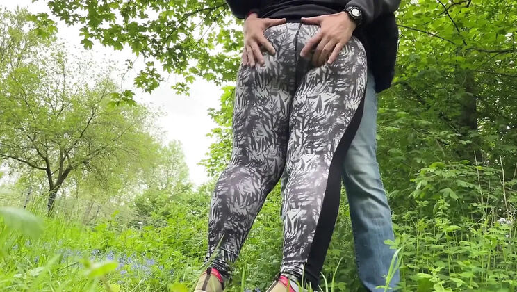 My Mother in Law's Camel Toe in Leggings Makes Me Cum Outdoor
