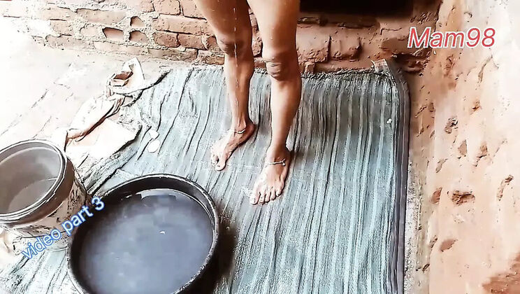 Desi Indian Girl Morning Bath Masturbation - Hairy Pussy Homemade HD