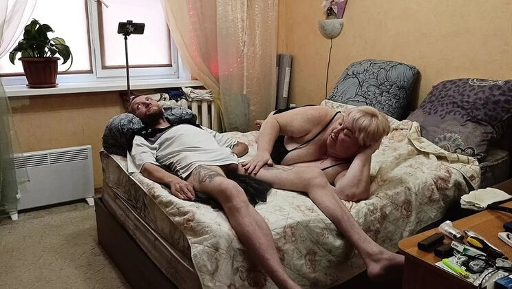 Stepmom Blowjob with Cum Swallow - Zona901