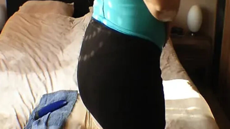 SweetSusi Fingering and Dildo Fucking Her Wet Pussy Solo