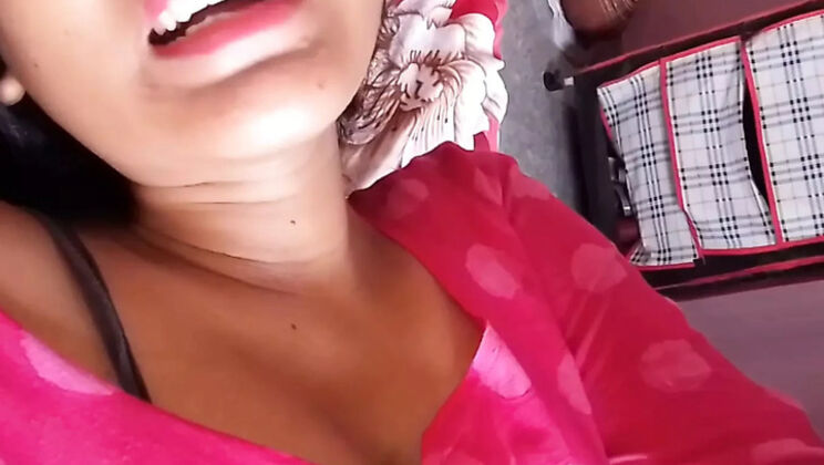 Indian Girl in Pink Suit Fingering and Masturbating to Orgasm