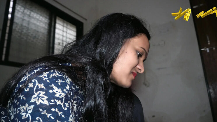 Desi Indian Bhabhi Romantic Kissing and Cowgirl Riding Fuck with Creampie