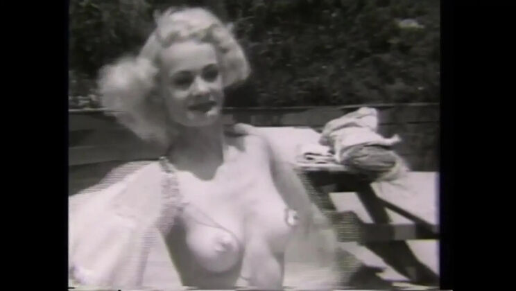 Disgusting Lesbian Lust: Vintage MILF Cougar Blowjob in HD