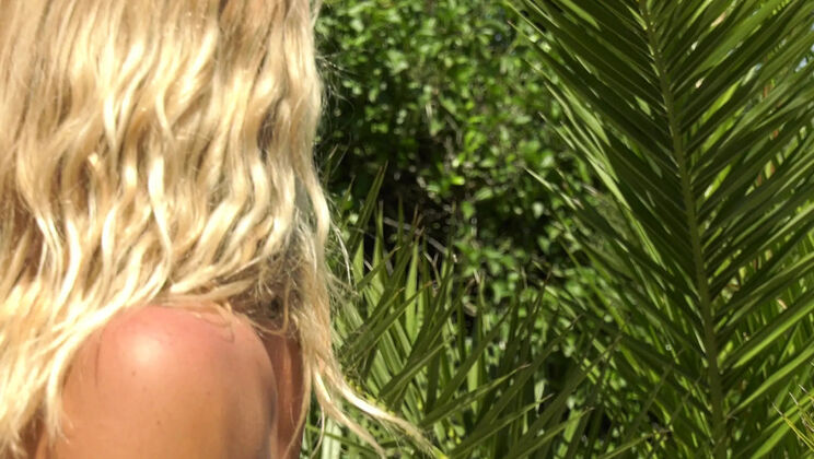 Blonde MILF Leidy De Leon Fucks Hard Poolside - Big Cock Doggy & Cowgirl