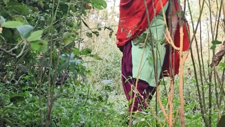 Desi Aasha Ji Tight Pussy Jungle Fuck - Indian Girl Squirts 3 Times Hardcore Hindi Sex MMS