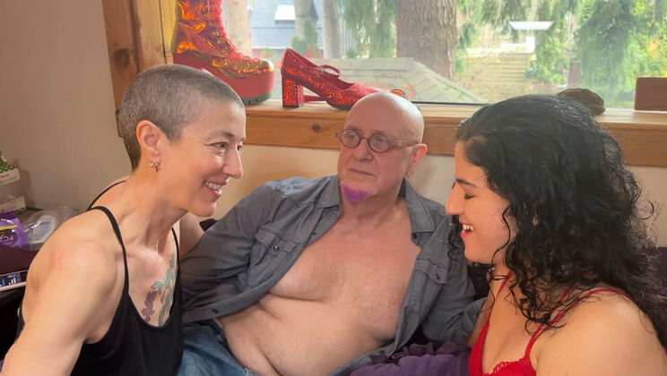 Brunette MILF Threesome Squirting Orgasm - Blowjob & Pussy Licking Fucking