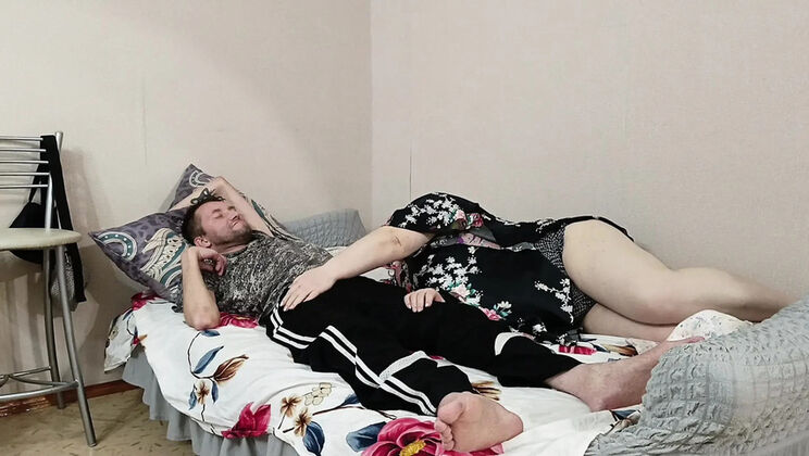 Neighbor MILF Surprise Blowjob and Swallows Cum - Zona901 Homemade