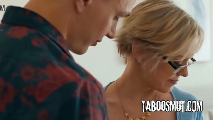 Busty Blonde Stepmom Dee Williams Fucks Stepson Josh Rivers Hardcore