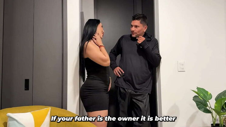 Sarah Black Big Booty MILF Tips Delivery Guy With Sexy Ass Clapping