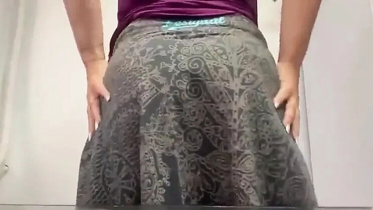 Step Mommy MILF with Big Tits and Sexy Ass Masturbates at Office Until Orgasm