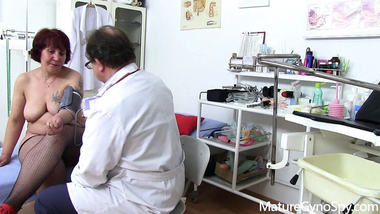 Mature Gyno Exam: Kinky Doctor Films Chubby BBW Patient Live on Cam