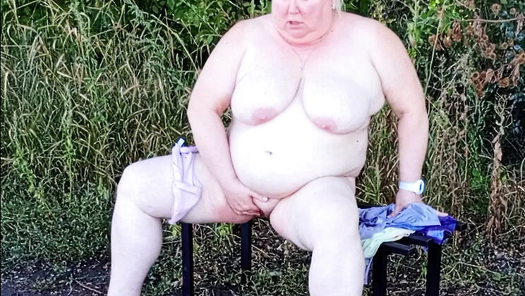 Stepmom Zona901 Public Masturbation - Big Tits MILF Undresses on Park Bench