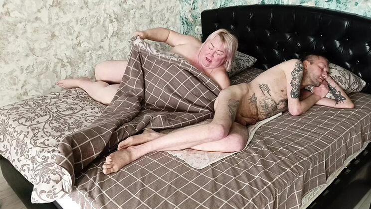 MILF Mother in Law Morning Blowjob Swallows Cum - Zona901 Russian Amateur