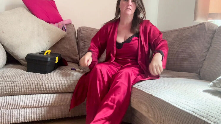 Bald Pussy Cameltoe in Window - Amateur British MILF Fingering & Dildo Solo