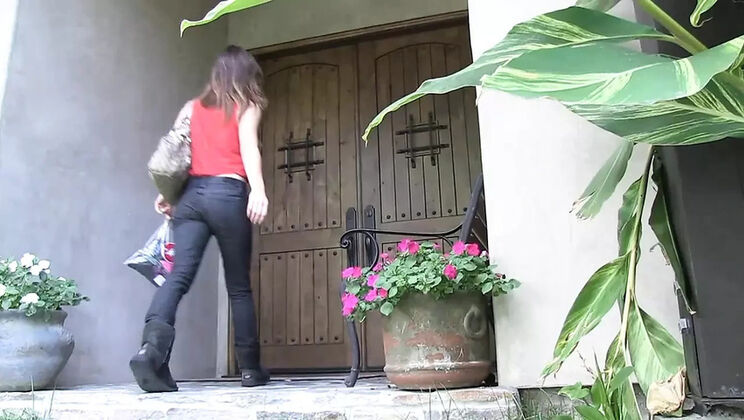 Lesbian Passion: Sara Luvv & Britney Foster Intimate Fingering & Cunnilingus - Episode 2 HD