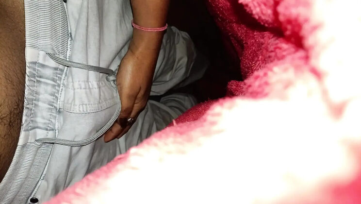 Desi Outdoor Sex: Brother-in-Law Fucks Sister-in-Law Pihu Kumari on Beach