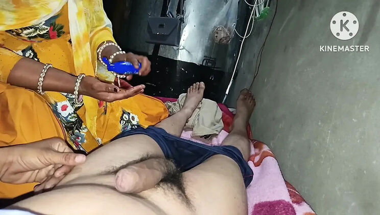Indian Bhabhi Hot Sex - Sasur Fucks Bahu's Tight Pussy and Cums Inside in Homemade Hindi Video