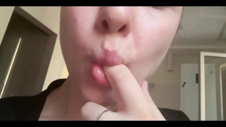 JuiceLussie Close Up Pussy Fingering & Tit Licking Solo