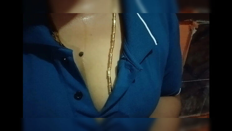 Desi Aunty Cheating On Husband With Boyfriend - Tamil Bhabhi Fingering and Pussy Licking Homemade Sex