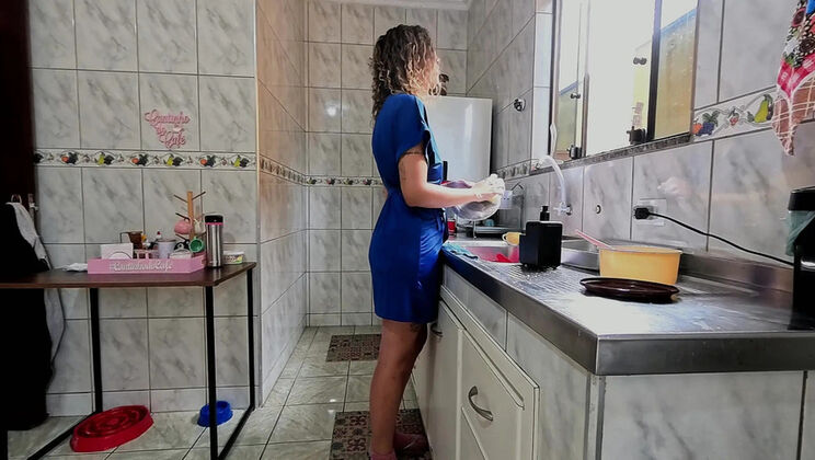 Lazy Stepsister Gets Pussy Filled While Doing Dishes - Gabi SweetCouplesStories Creampie